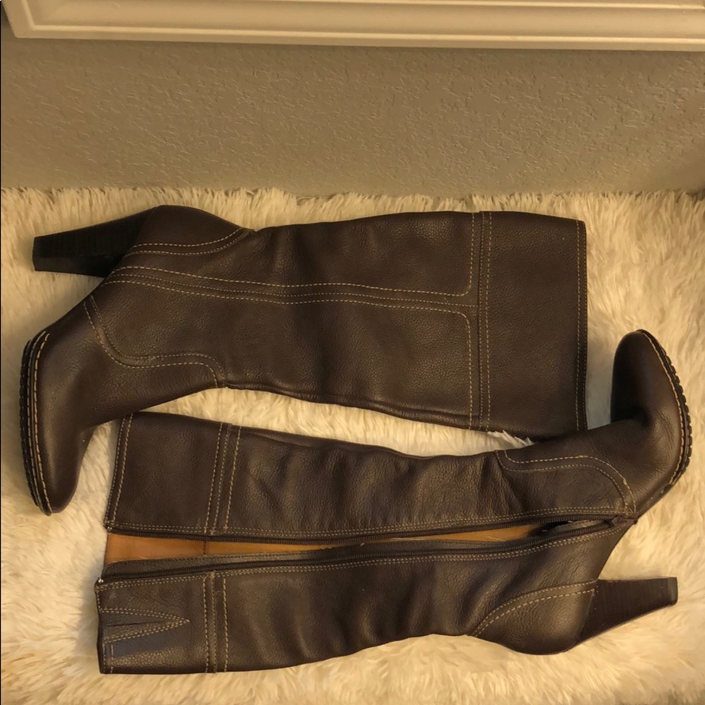 Woman’s tall dark brown zip up boots